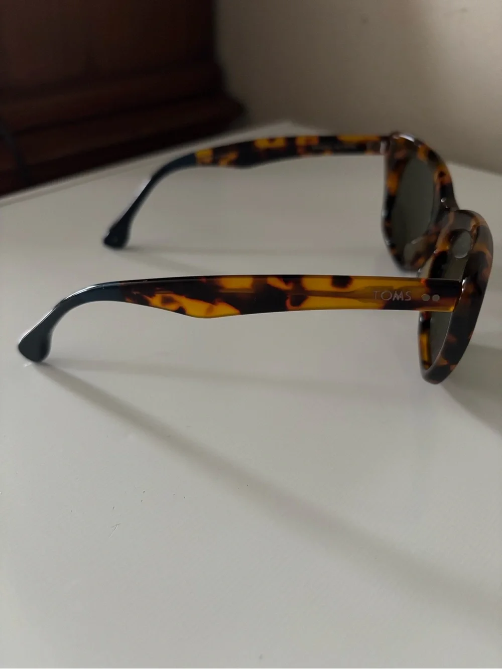 TOMS KITTY 10009594 Women's Tortoiseshell Cat Eye Sunglasses - EUC